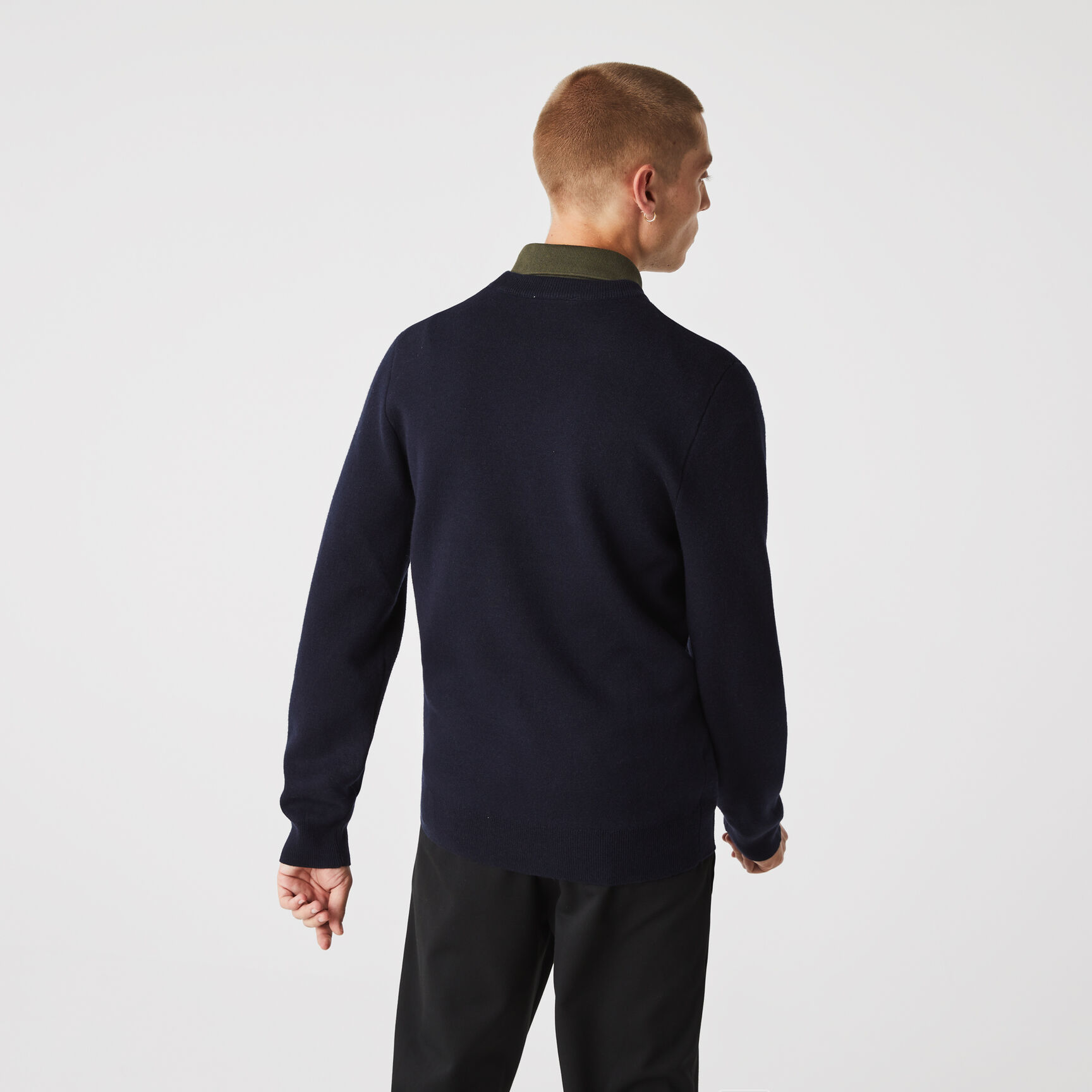 كنزة رجالية مطرزة من الصوف والقطن برقبة دائرية كنزة رجالية مطرزة من الصوف والقطن برقبة دائرية