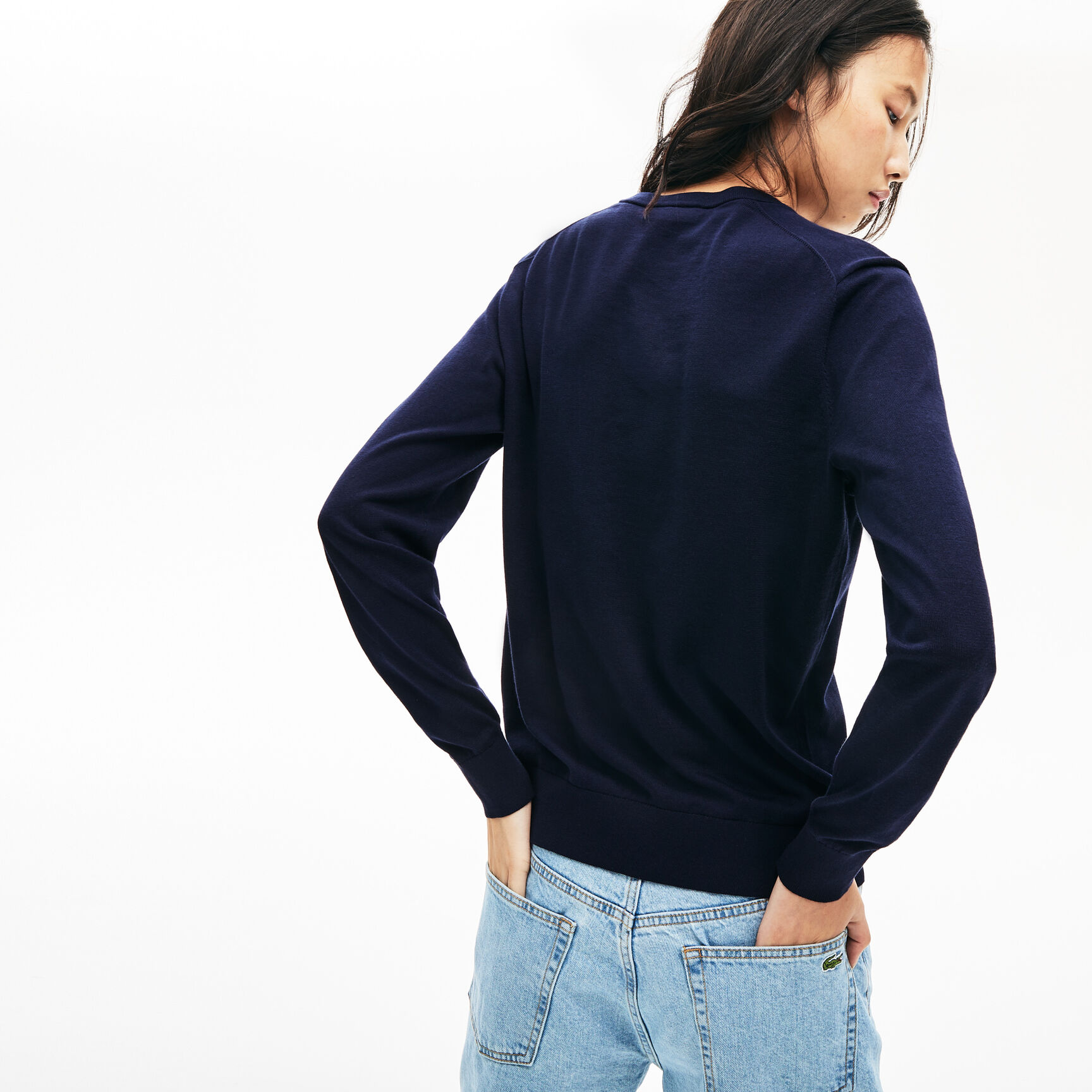 قميص ثقيل للسيدات من القطن الخالص بفتحة رقبة على شكل حرف V قميص ثقيل للسيدات من القطن الخالص بفتحة رقبة على شكل حرف V