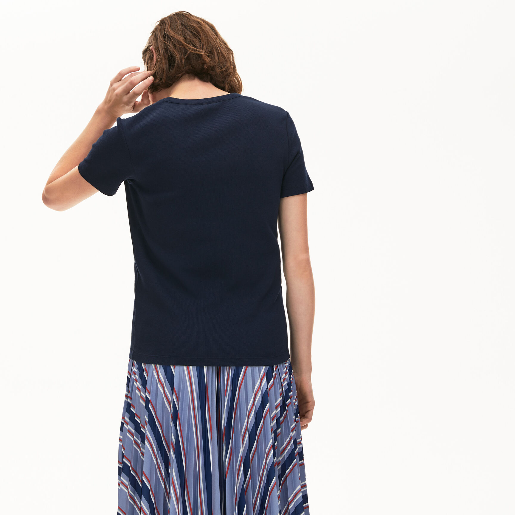 تيشيرت قطن ناعم بفتحة رقبة حرف V للنساء تيشيرت قطن ناعم بفتحة رقبة حرف V للنساء