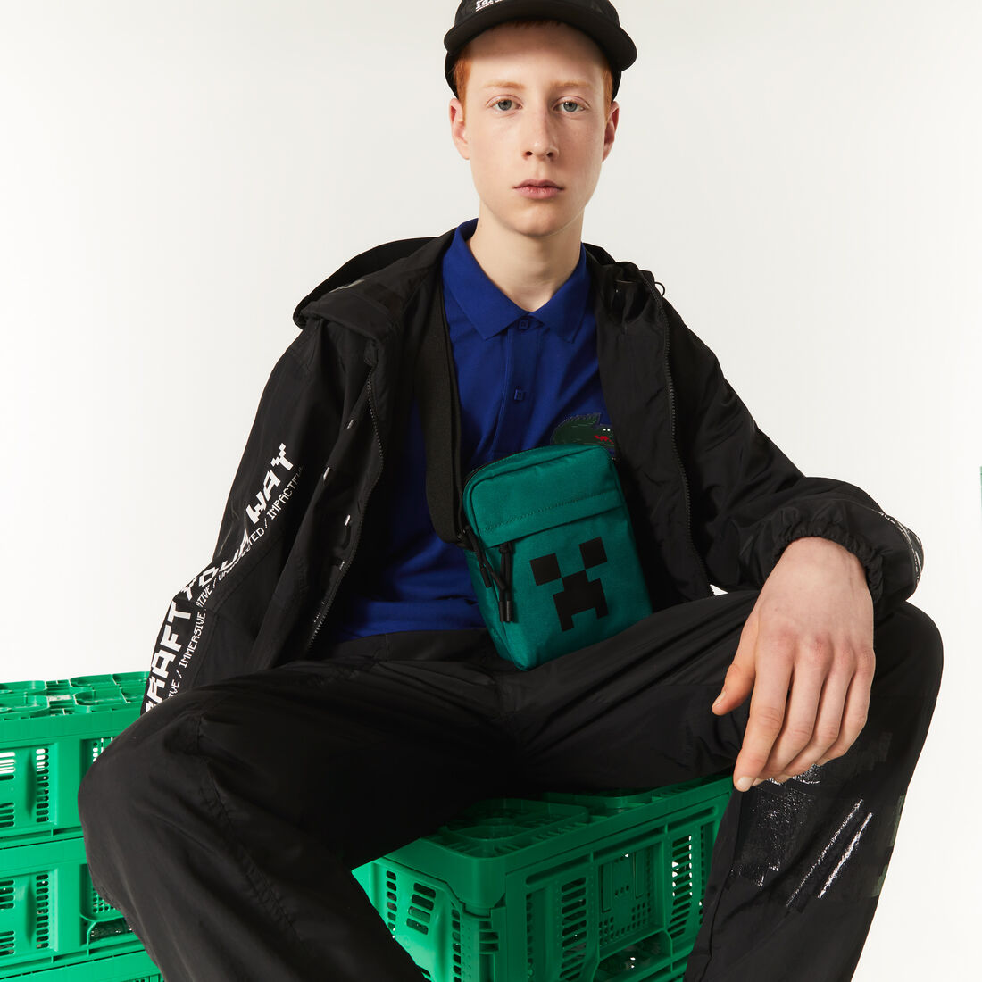 حقيبة كروس عمودية قنب مطبوعة للرجال مجموعة Lacoste x Minecraft