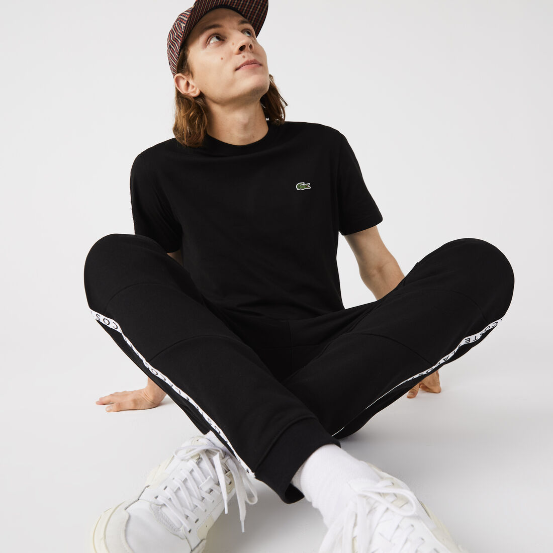 بنطلون رياضي رجالي من الصوف بألوان متباينة مخططة بنطلون رياضي رجالي من الصوف بألوان متباينة مخططة