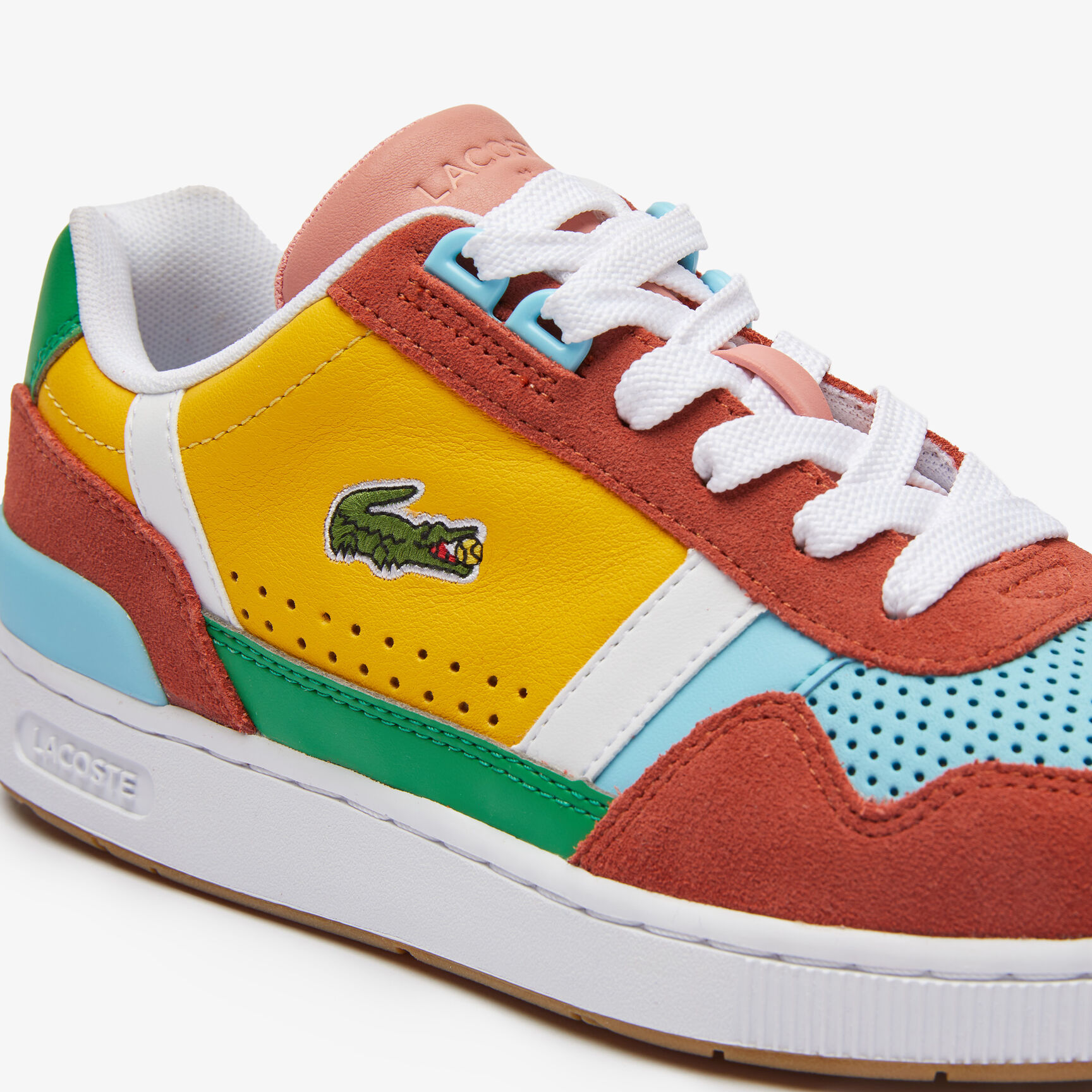 سنيكرز تي كليب جلد للنساء مجموعة Lacoste x Peanuts سنيكرز تي كليب جلد للنساء مجموعة Lacoste x Peanuts