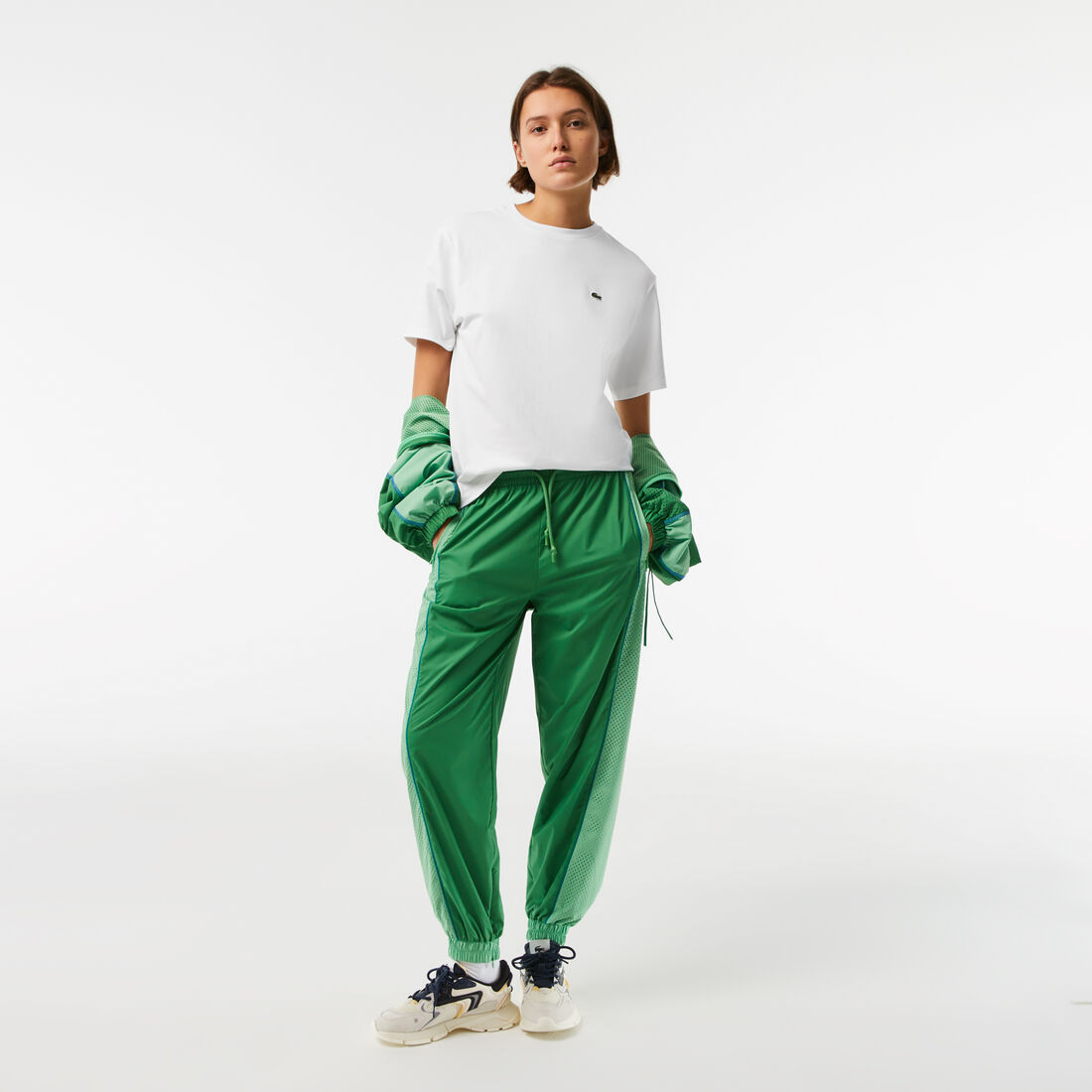 تي شيرت قطن بقصّة فضفاضة وفتحة رقبة على شكل حرف V للنساء تي شيرت قطن بقصّة فضفاضة وفتحة رقبة على شكل حرف V للنساء