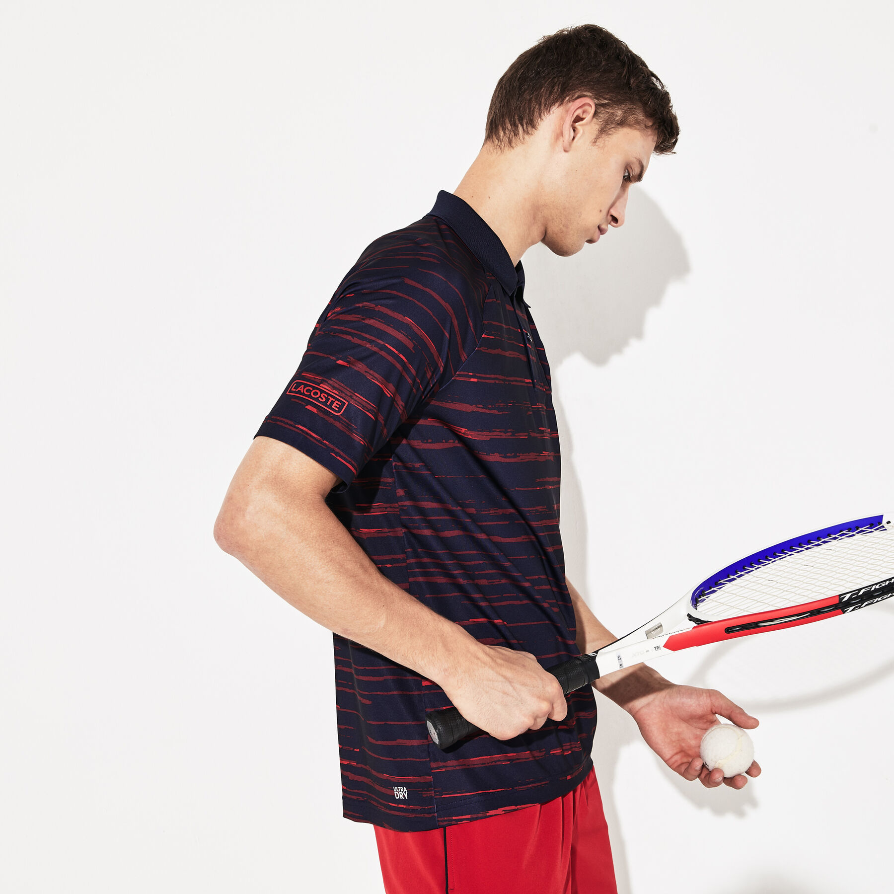 قميص بولو للرجال من الجيرسيه مزدان بالطبعات الخاصة بمجموعة Novak Djokovic منLacoste SPORT لاكوست قميص بولو للرجال من الجيرسيه مزدان بالطبعات الخاصة بمجموعة novak djokovic منlacoste sport