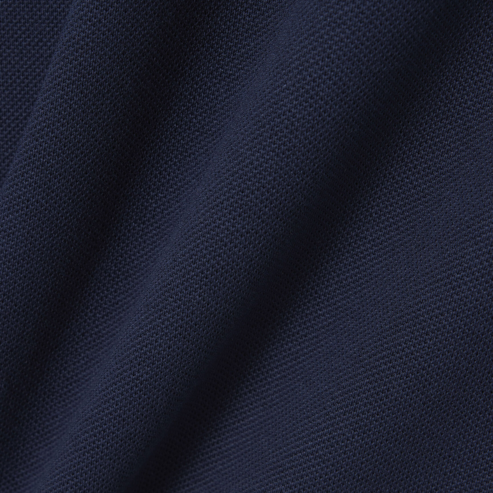 قميص بولو كلاسيكي بقصة كلاسيكية وشعار ماركة