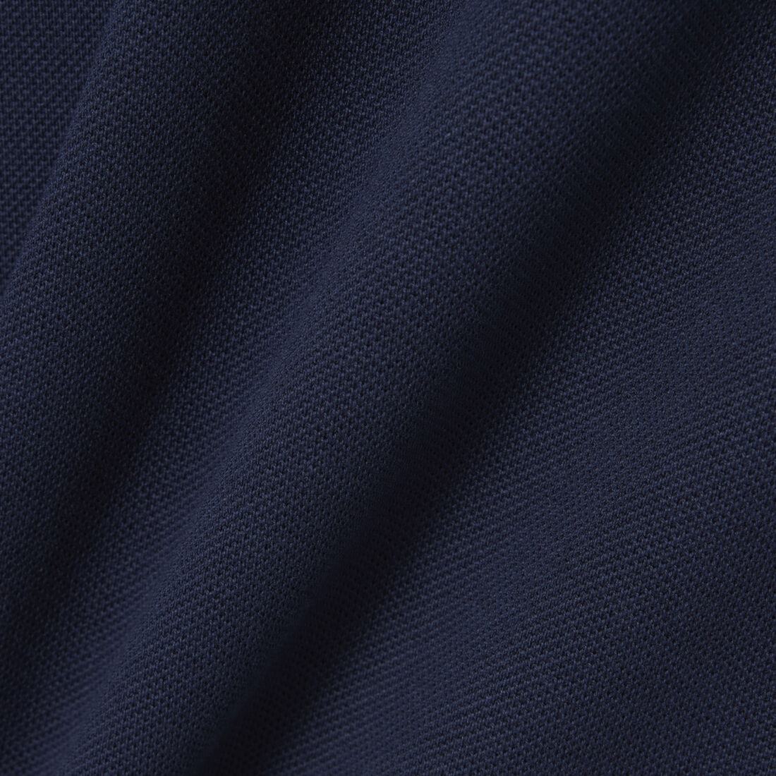 قميص بولو كلاسيكي بقصة كلاسيكية وشعار ماركة قميص بولو كلاسيكي بقصة كلاسيكية وشعار ماركة