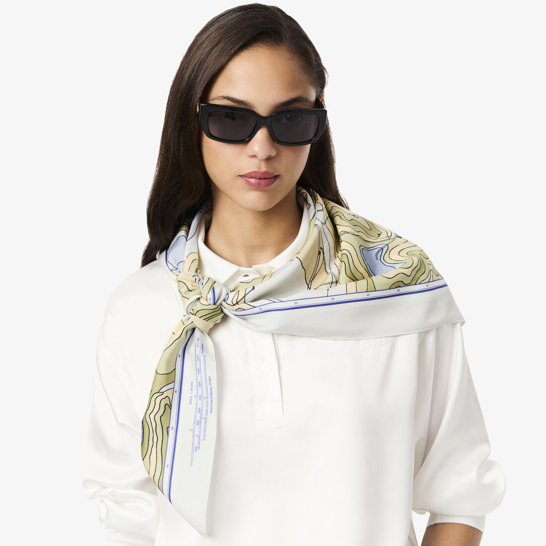 وشاح بطبعة شانتاكو وشاح بطبعة شانتاكو