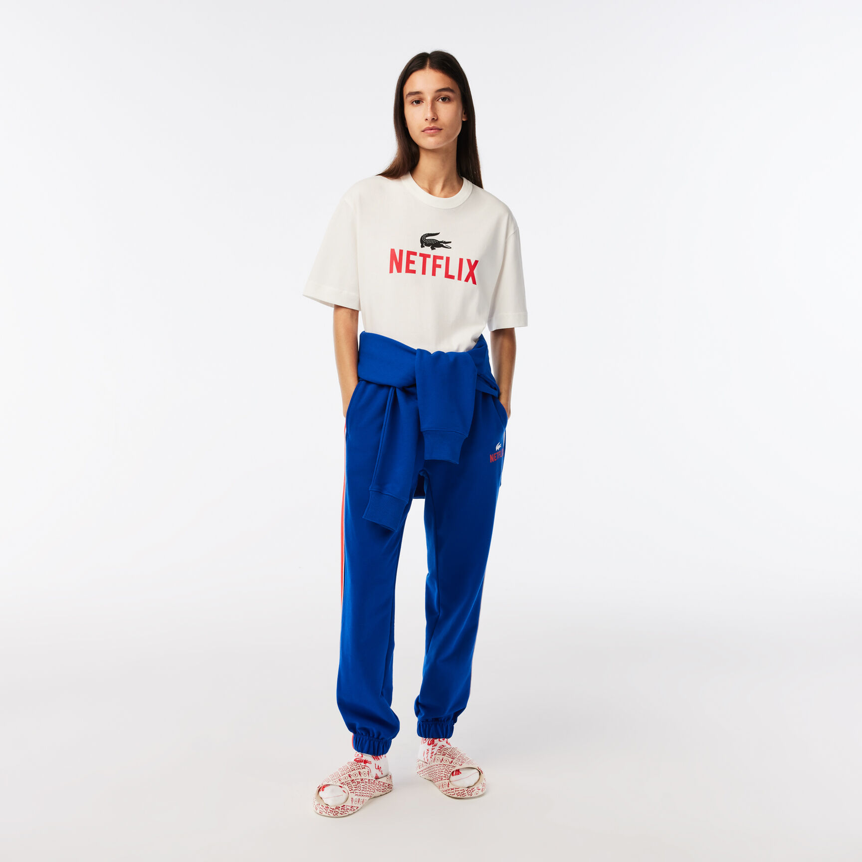 تيشيرت قطن عضوي بقصة فضفاضة للجنسين مجموعة Lacoste x Netflix تيشيرت قطن عضوي بقصة فضفاضة للجنسين مجموعة Lacoste x Netflix