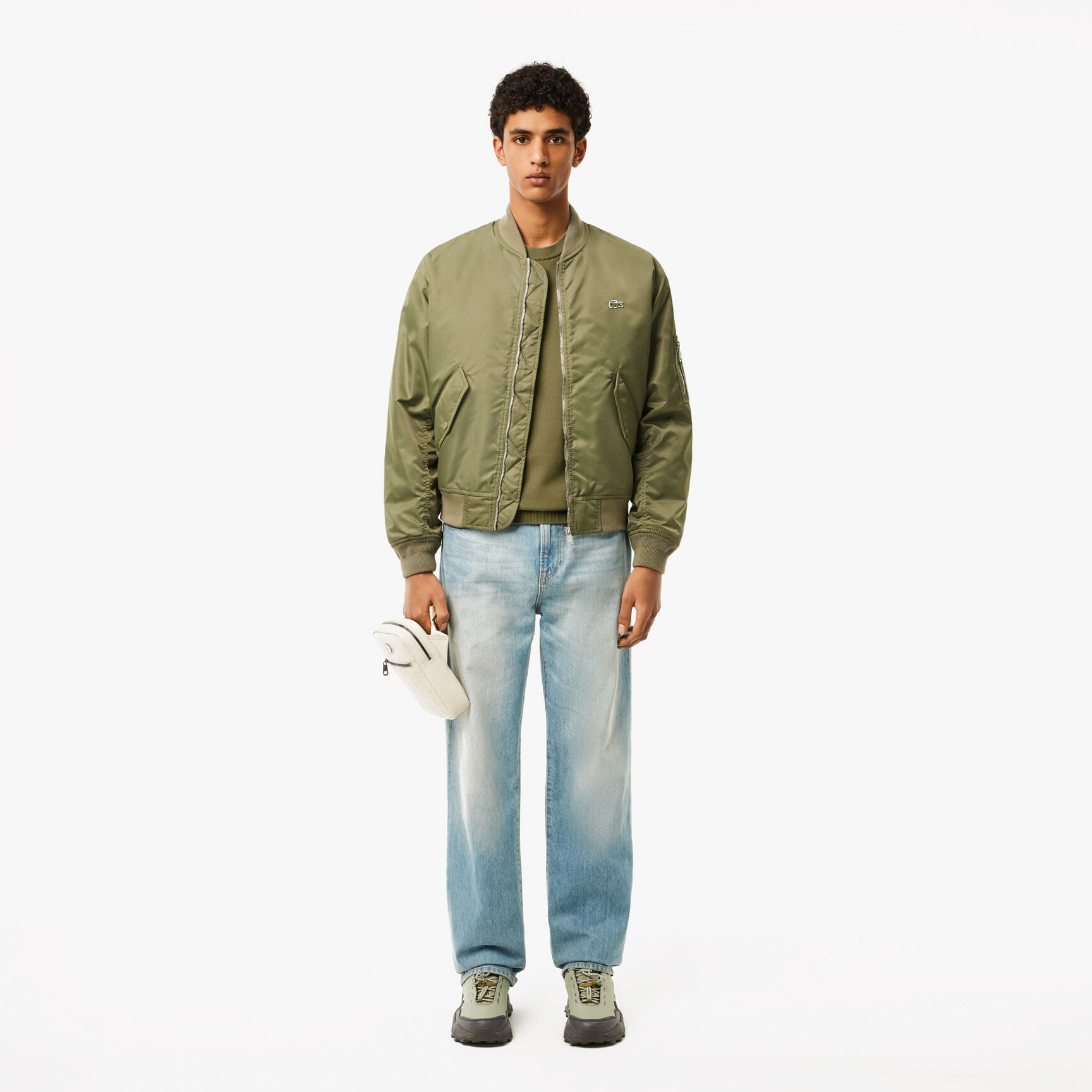 سترة قطنية أحادية اللون بياقة دائرية سترة قطنية أحادية اللون بياقة دائرية