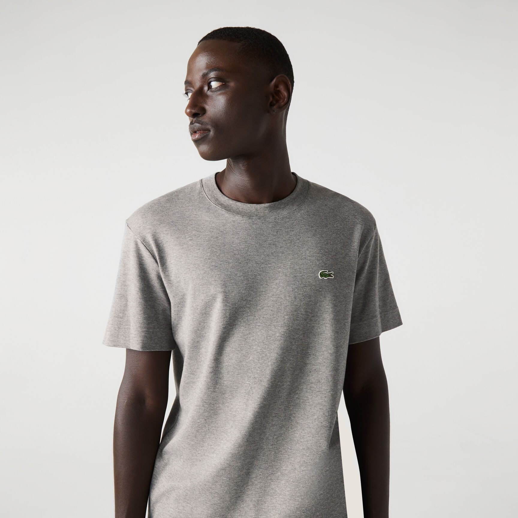 قطعة بيجامة علوية برقبة بلون مغاير