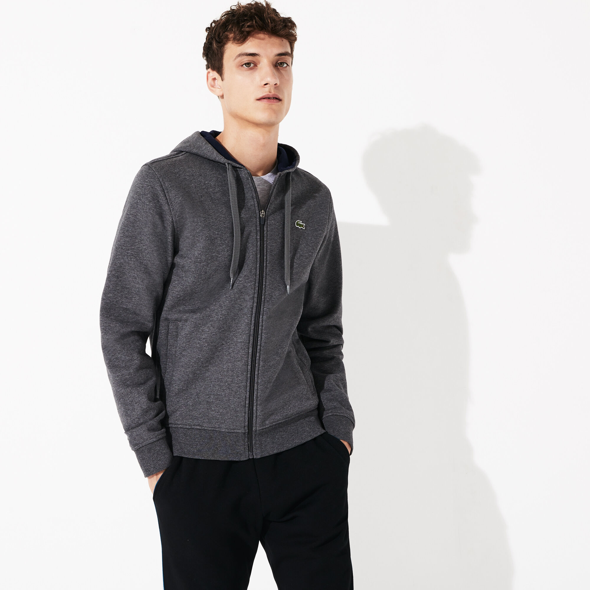 قميص ثقيل من الصوف مزود بغطاء للرأس بسحاب للرجال لرياضة التنس من مجموعة Lacoste SPORT قميص ثقيل من الصوف مزود بغطاء للرأس بسحاب للرجال لرياضة التنس من مجموعة Lacoste SPORT
