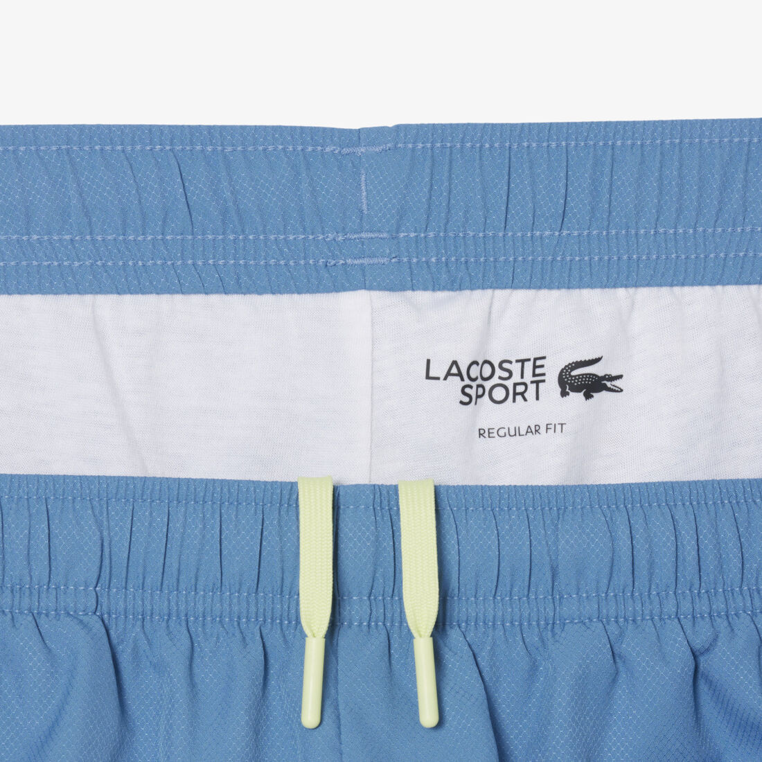 طقم رياضي مزين بتفاصيل أنيقة طقم رياضي مزين بتفاصيل أنيقة