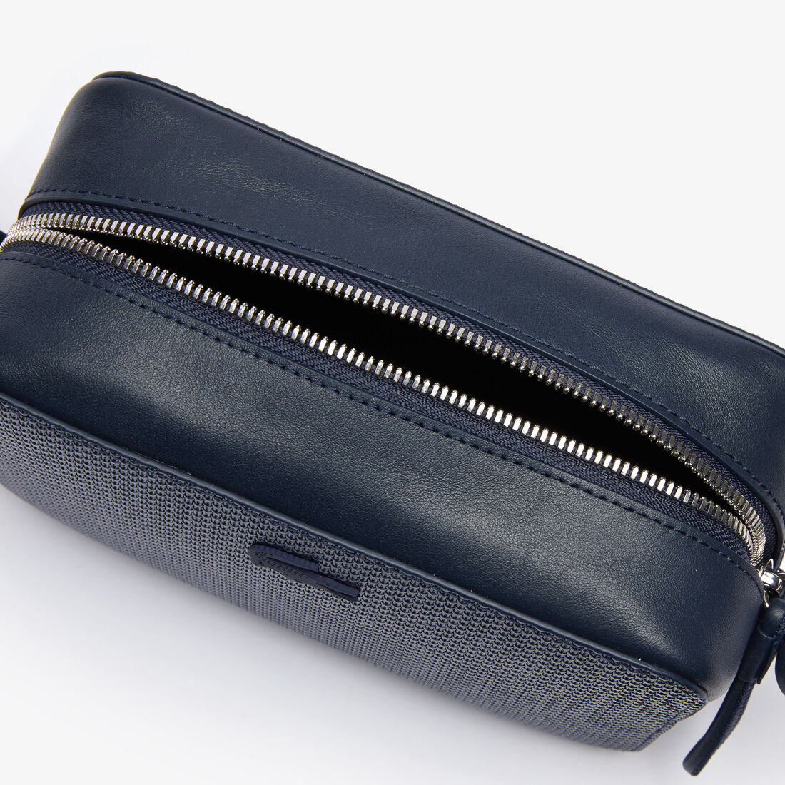 حقيبة كتف من جلد البيكيه غير اللامع مجموعة Chantaco للنساء حقيبة كتف من جلد البيكيه غير اللامع مجموعة Chantaco للنساء