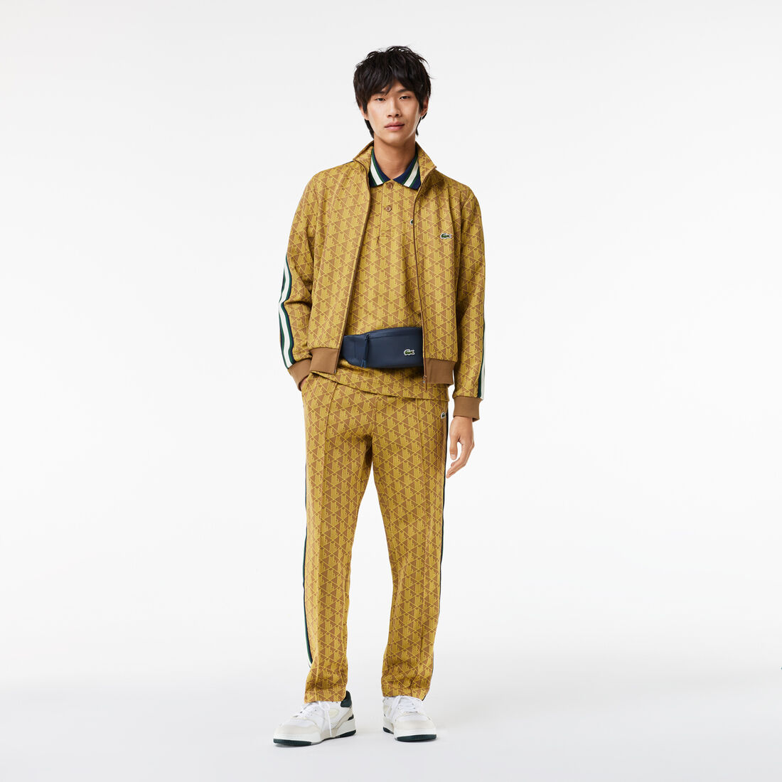 قميص بولو كلاسيكي بقصّة كلاسيكية من قماش الجاكار أحادي اللون قميص بولو كلاسيكي بقصّة كلاسيكية من قماش الجاكار أحادي اللون