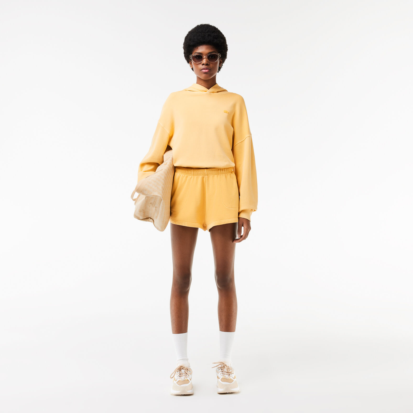 شورت قصير من الصوف القطني المصبوغ طبيعيًا شورت قصير من الصوف القطني المصبوغ طبيعيًا