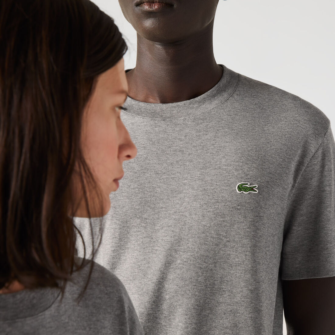 قطعة بيجامة علوية برقبة بلون مغاير قطعة بيجامة علوية برقبة بلون مغاير