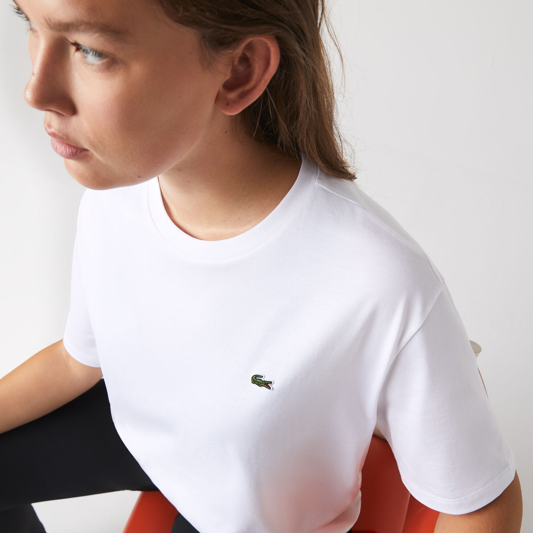 تي شيرت قطن بقصّة فضفاضة وفتحة رقبة على شكل حرف V للنساء تي شيرت قطن بقصّة فضفاضة وفتحة رقبة على شكل حرف V للنساء