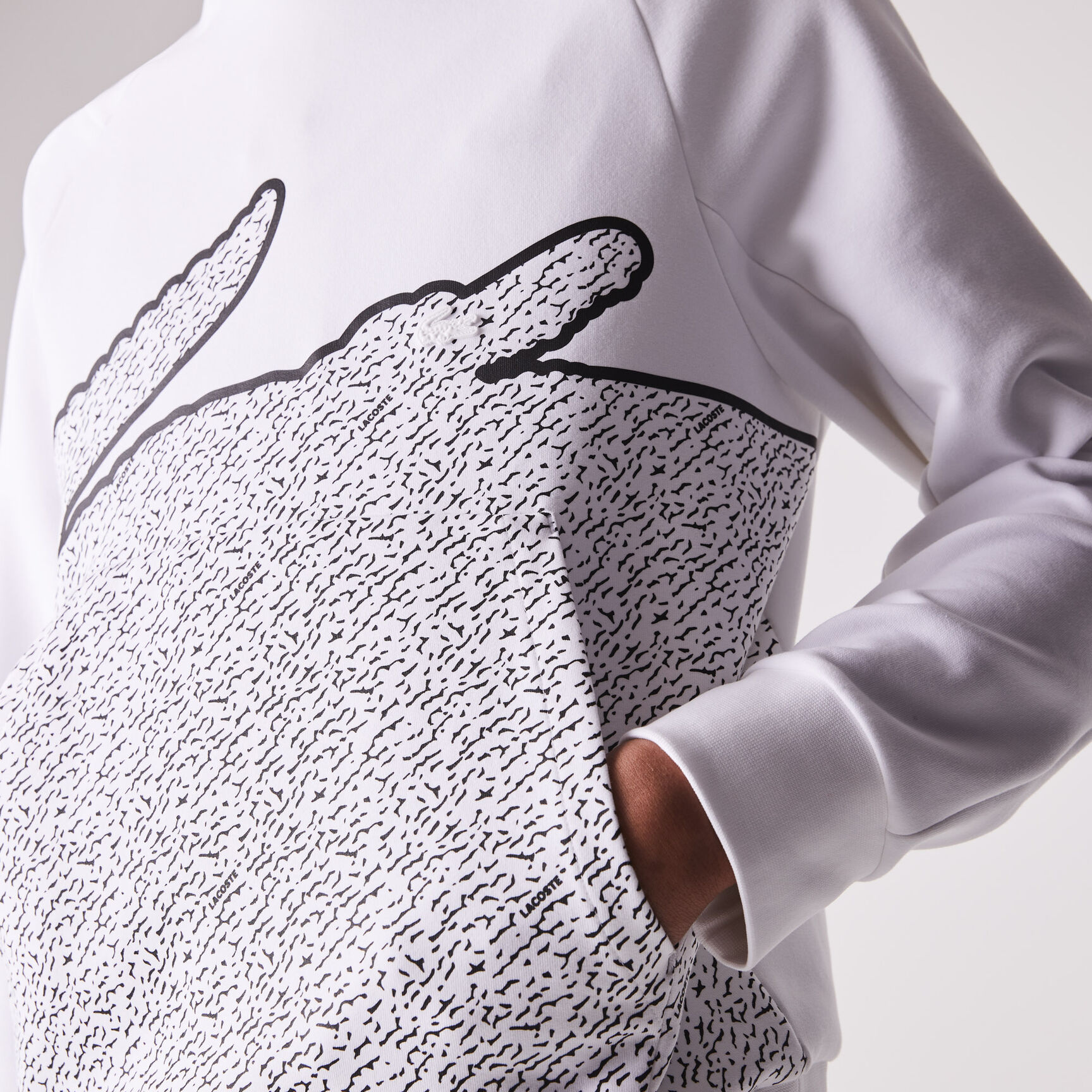 سويت شيرت مزيج قطن بفتحة رقبة مستديرة وطبعة تمساح كبيرة للرجال