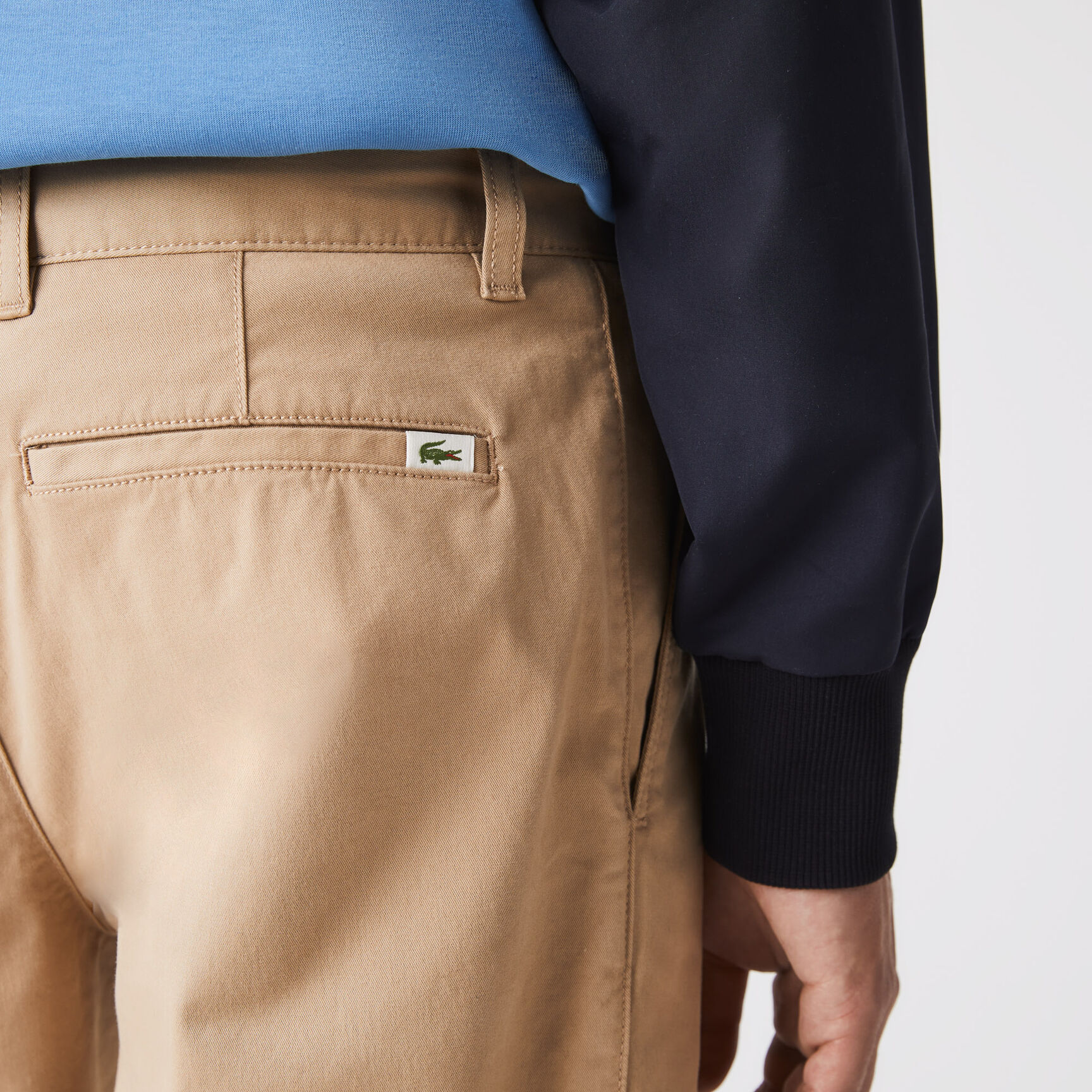 شورت بيرمودا من الجبردين المرن بقصة ضيقة للرجال شورت بيرمودا من الجبردين المرن بقصة ضيقة للرجال