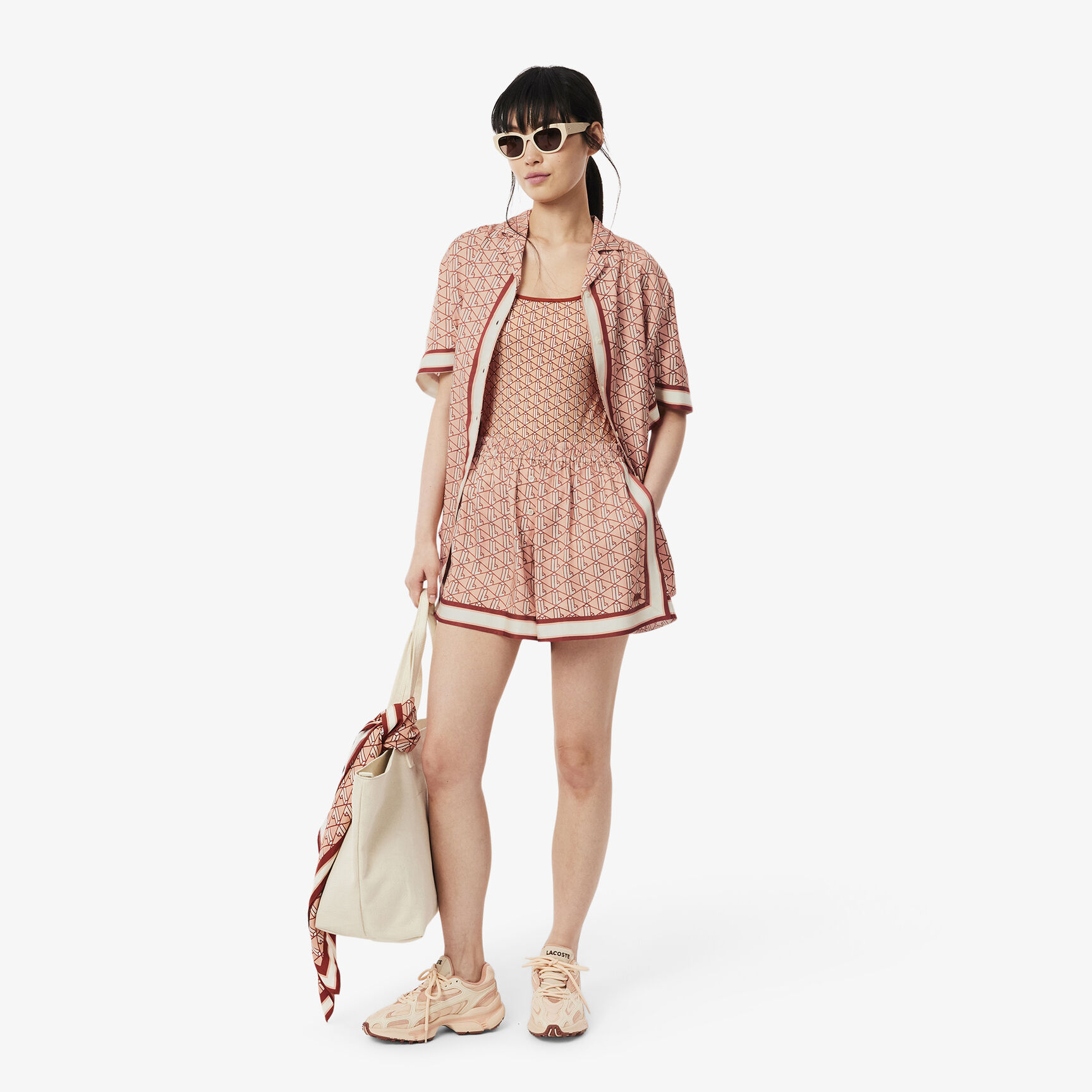 شورت بطبعة مونوغرام سائل