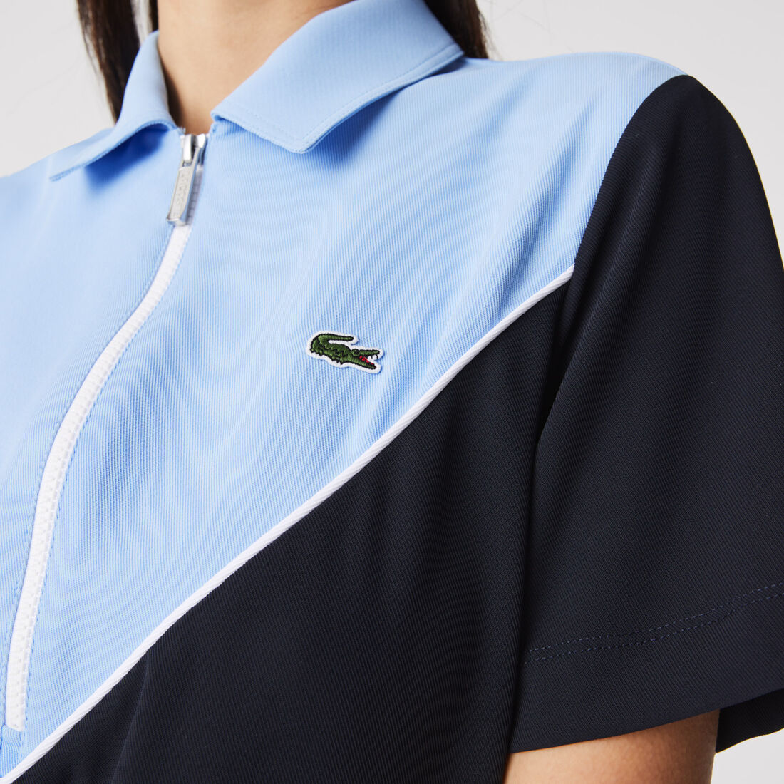 فستان بولو انسيابي بكتل لونية وياقة بسحاب للنساء فستان بولو انسيابي بكتل لونية وياقة بسحاب للنساء