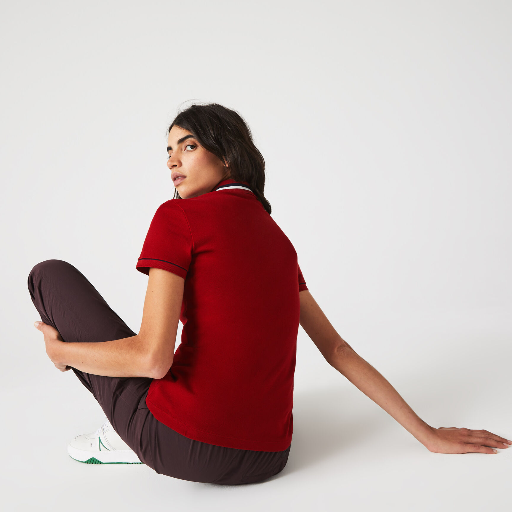 قميص بولو نسائي مصنوع في فرنسا من قطن بيكيه العضوي بقصة ضيقة