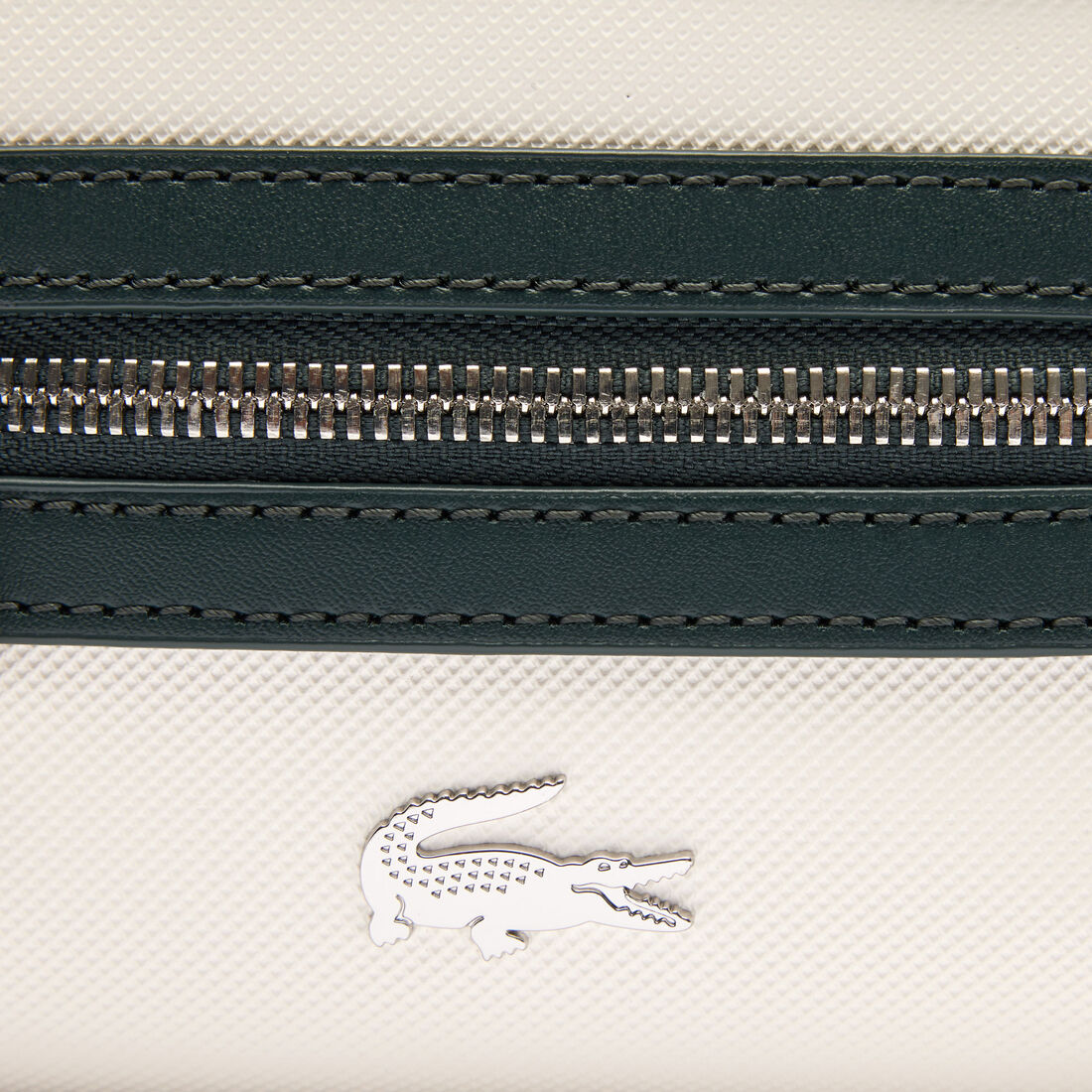 حقيبة كتف صغيرة من نيلي بيكيه حقيبة كتف صغيرة من نيلي بيكيه