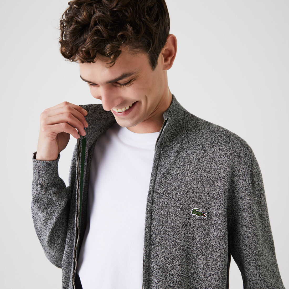 سترة قطنية بسحاب وياقة عالية سترة قطنية بسحاب وياقة عالية