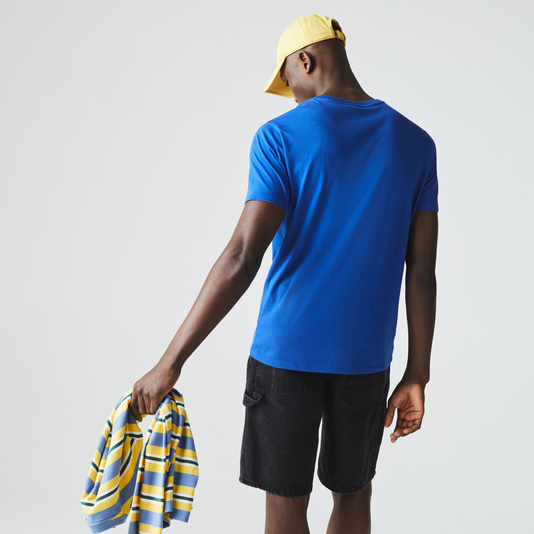 تي شيرت خفيف الوزن من القطن بيما برقبة على شكل حرف V تي شيرت خفيف الوزن من القطن بيما برقبة على شكل حرف V