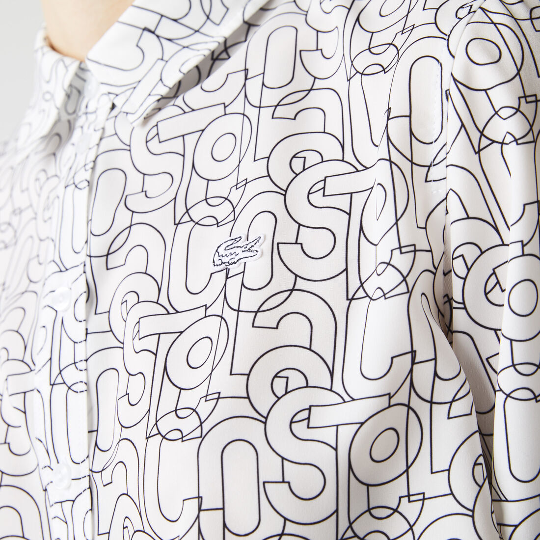 قميص نسائي بقصّة مريحة بطبعات Lacoste قميص نسائي بقصّة مريحة بطبعات Lacoste