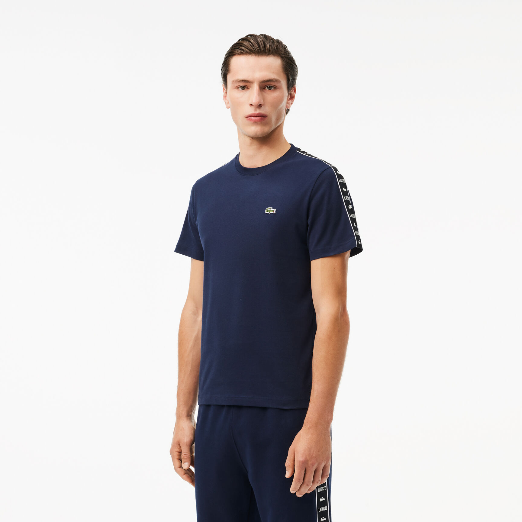 تي شيرت قطن جيرسي مخطط بشعار الماركة تي شيرت قطن جيرسي مخطط بشعار الماركة