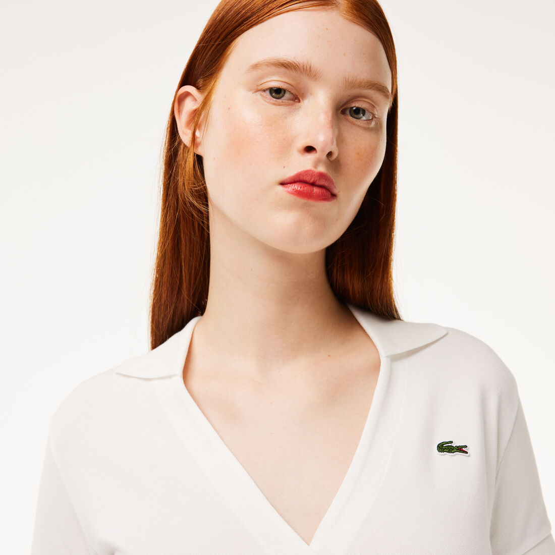 قميص بولو بيكيه مطاطي متقاطع قميص بولو بيكيه مطاطي متقاطع