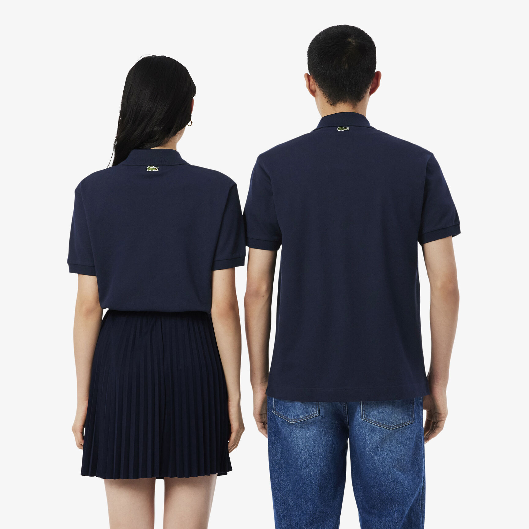 قميص بولو كلاسيكي بقصة كلاسيكية وشعار ماركة