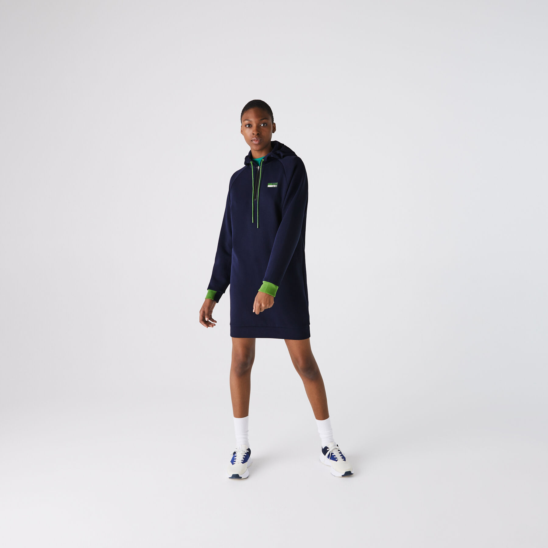 فستان بشكل سويت شيرت مع غطاء رأس من مزيج القطن مجموعة Lacoste SPORT للنساء لاكوست فستان بشكل سويت شيرت مع غطاء رأس من مزيج القطن مجموعة lacoste sport للنساء