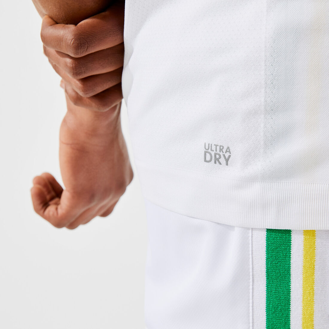 بولو Lacoste SPORT للرجال بقصّة عادية وسهل التهوية بولو Lacoste SPORT للرجال بقصّة عادية وسهل التهوية