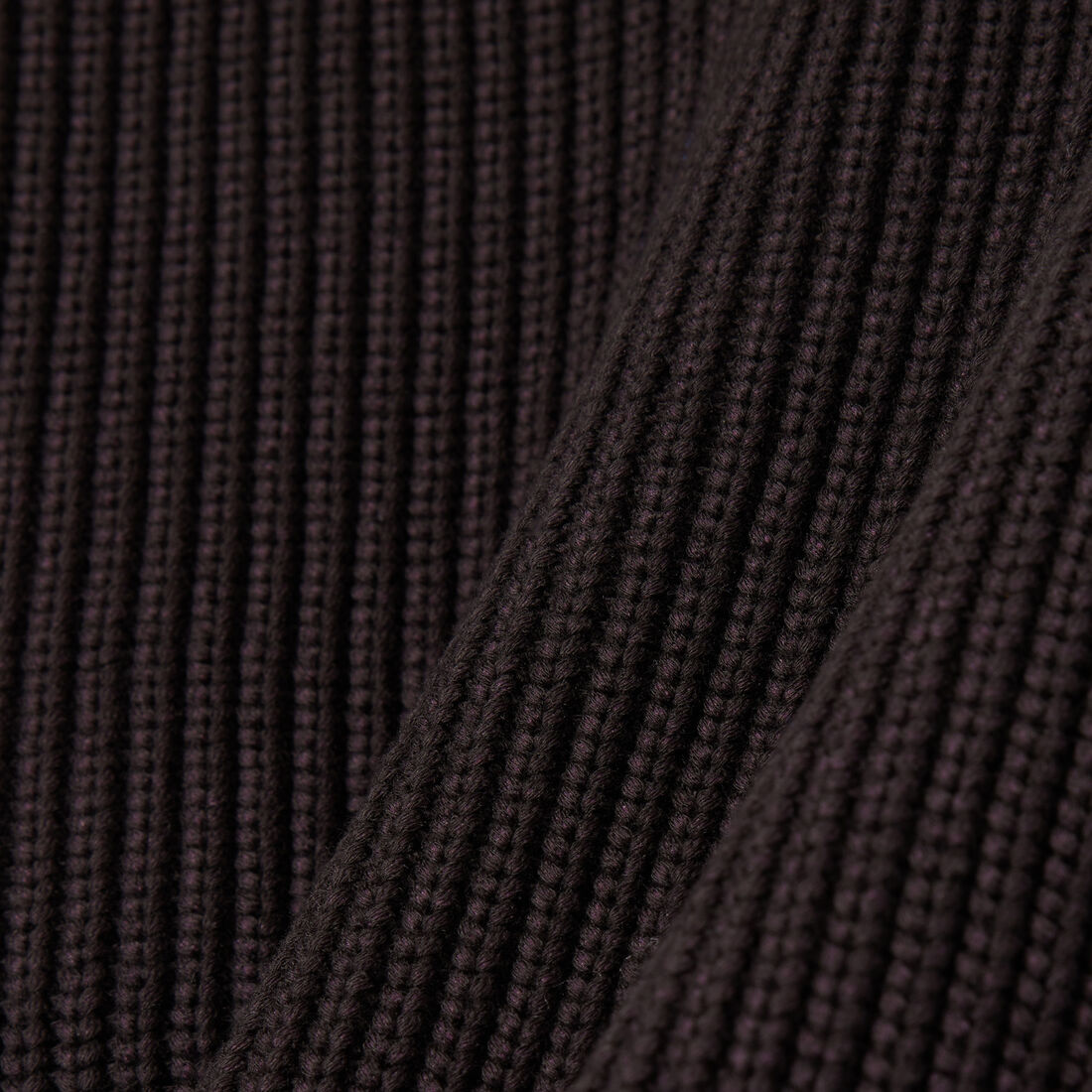 سترة قطنية برقبة دائرية سترة قطنية برقبة دائرية