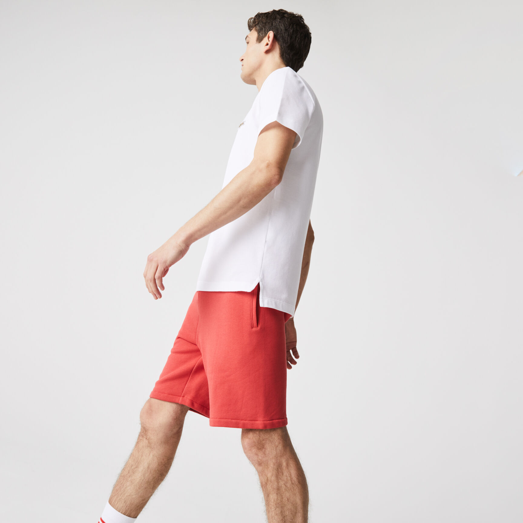 قميص بولو من بيكيه القطن للرجال بقصة عادية وشارة