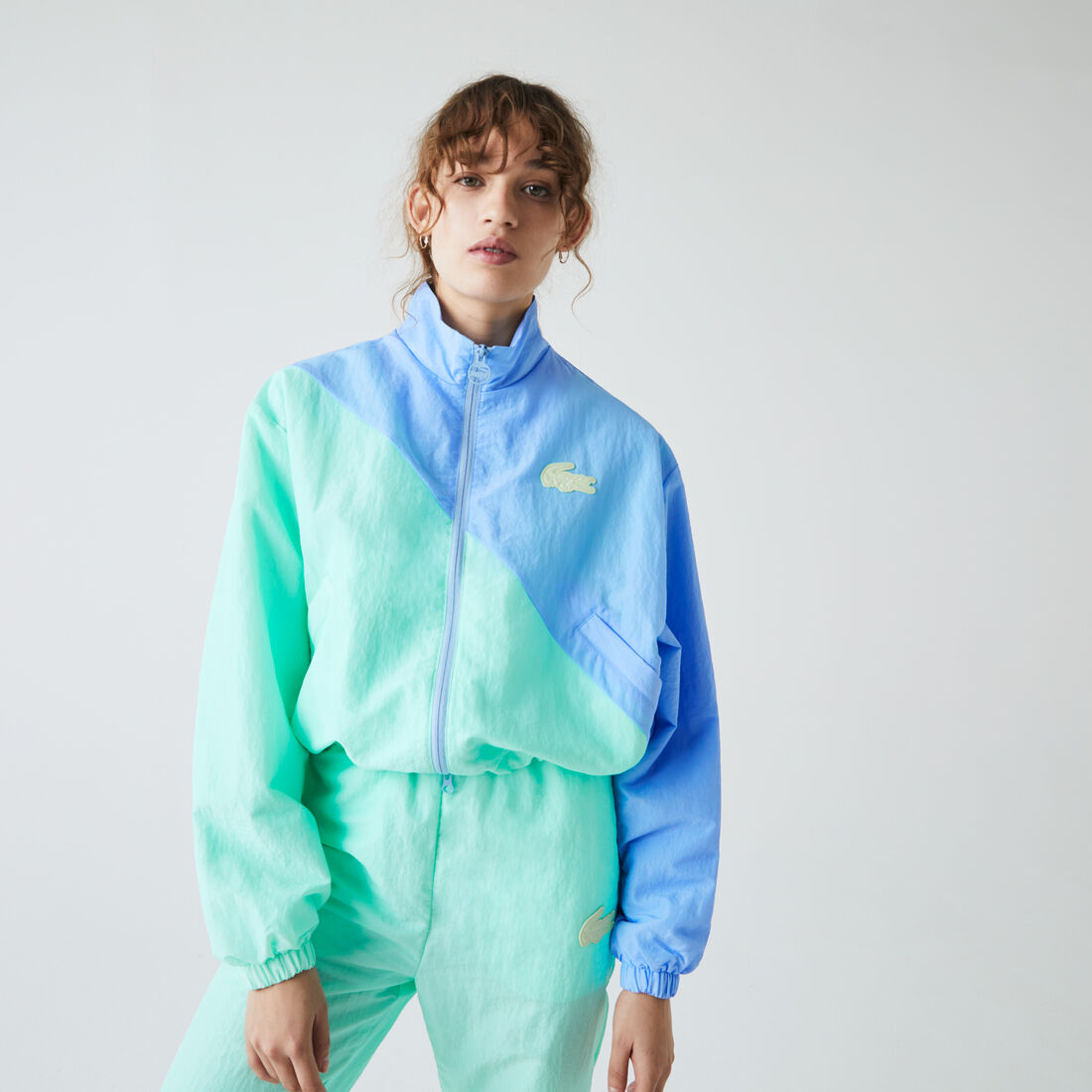 سترة بسحاب واقية من الرياح للنساء مزدوجة اللون من مجموعة Lacoste LIVE سترة بسحاب واقية من الرياح للنساء مزدوجة اللون من مجموعة Lacoste LIVE