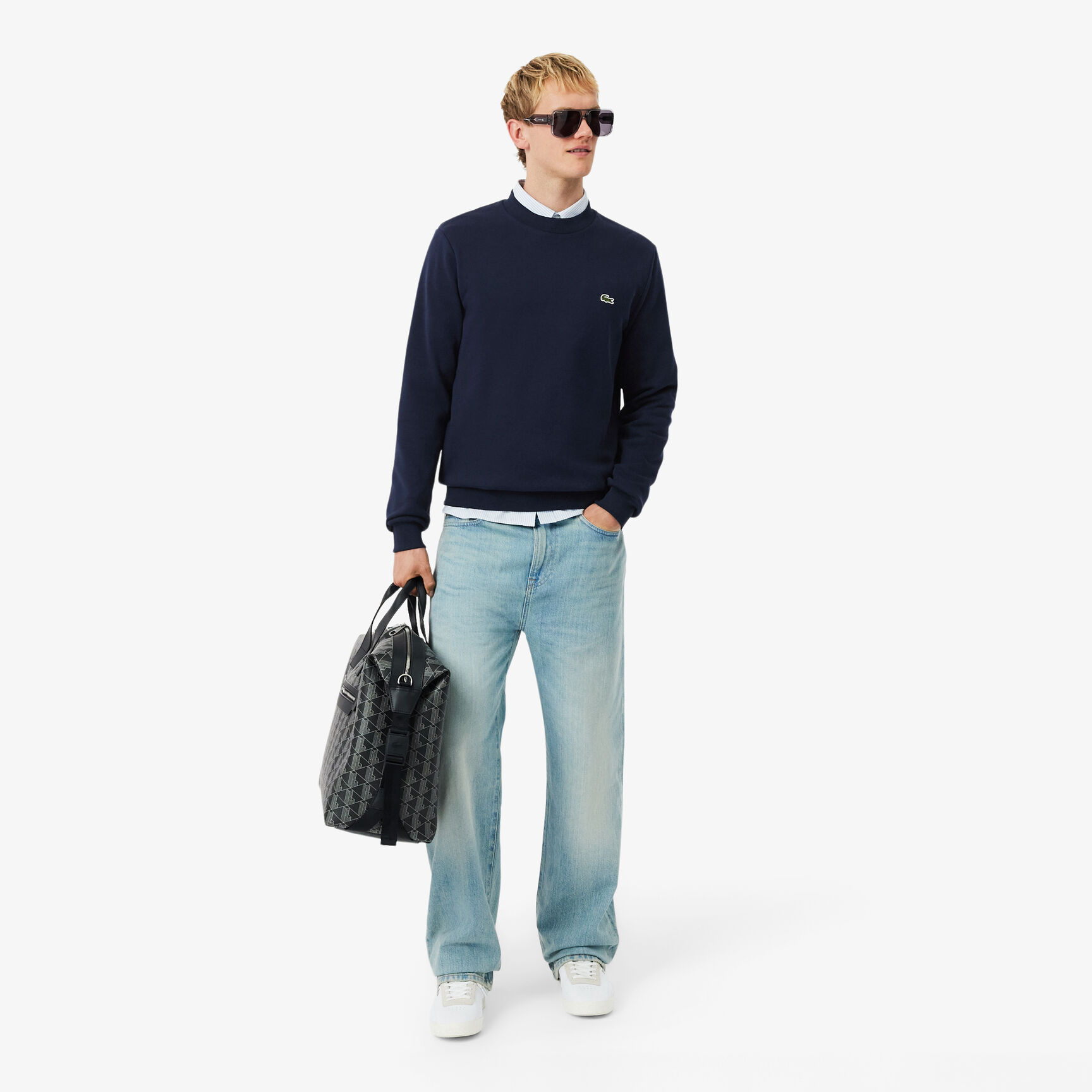 سويت شيرت من الصوف بقصّة كلاسيكية