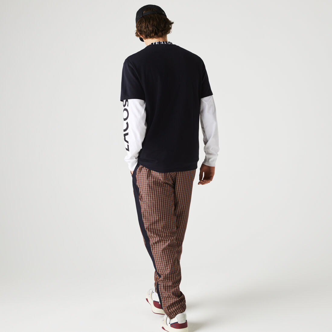 تيشيرت بيكيه خفيف بشعار الماركة على الياقة للرجال تيشيرت بيكيه خفيف بشعار الماركة على الياقة للرجال