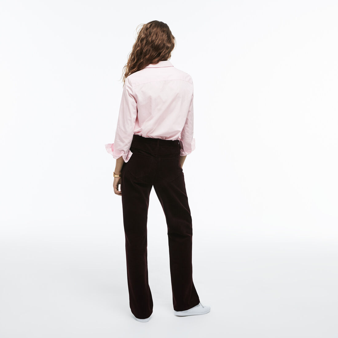 قميص قطن نسائي بقصّة عاديّة قميص قطن نسائي بقصّة عاديّة