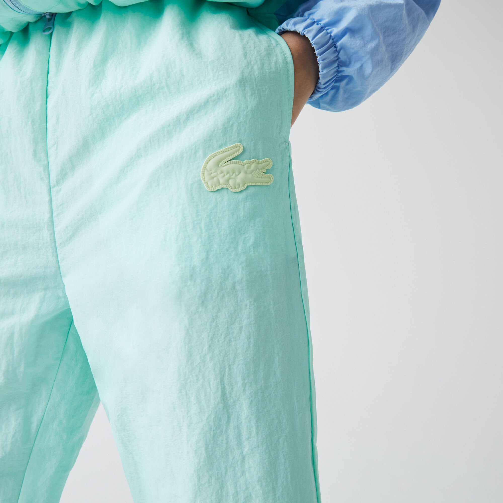 بنطال رياضي متعرج الملمس مجموعة Lacoste LIVE للنساء بنطال رياضي متعرج الملمس مجموعة Lacoste LIVE للنساء