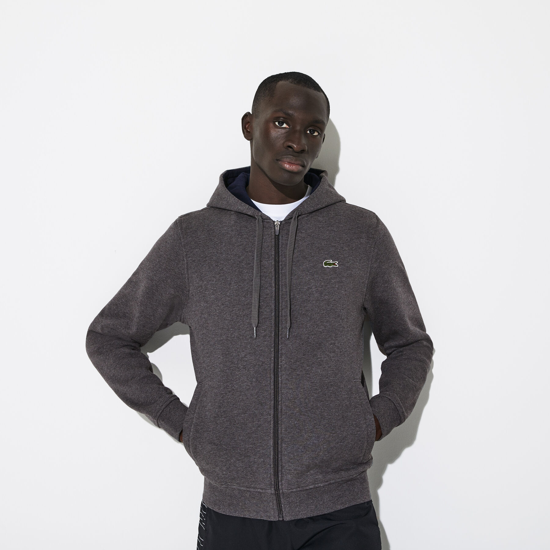 قميص ثقيل من الصوف مزود بغطاء للرأس بسحاب للرجال لرياضة التنس من مجموعة Lacoste SPORT لاكوست قميص ثقيل من الصوف مزود بغطاء للرأس بسحاب للرجال لرياضة التنس من مجموعة lacoste sport