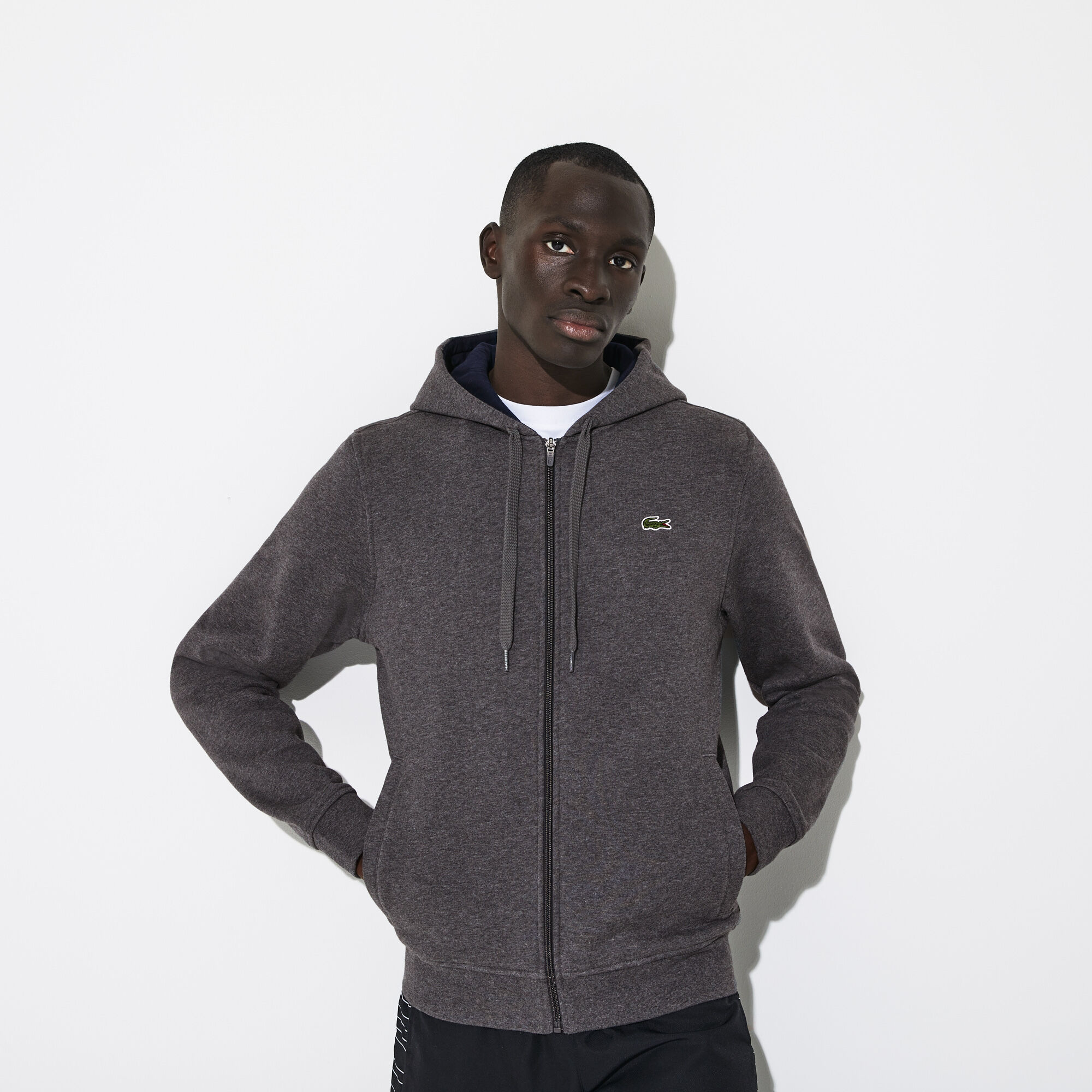 قميص ثقيل من الصوف مزود بغطاء للرأس بسحاب للرجال لرياضة التنس من مجموعة Lacoste SPORT قميص ثقيل من الصوف مزود بغطاء للرأس بسحاب للرجال لرياضة التنس من مجموعة Lacoste SPORT