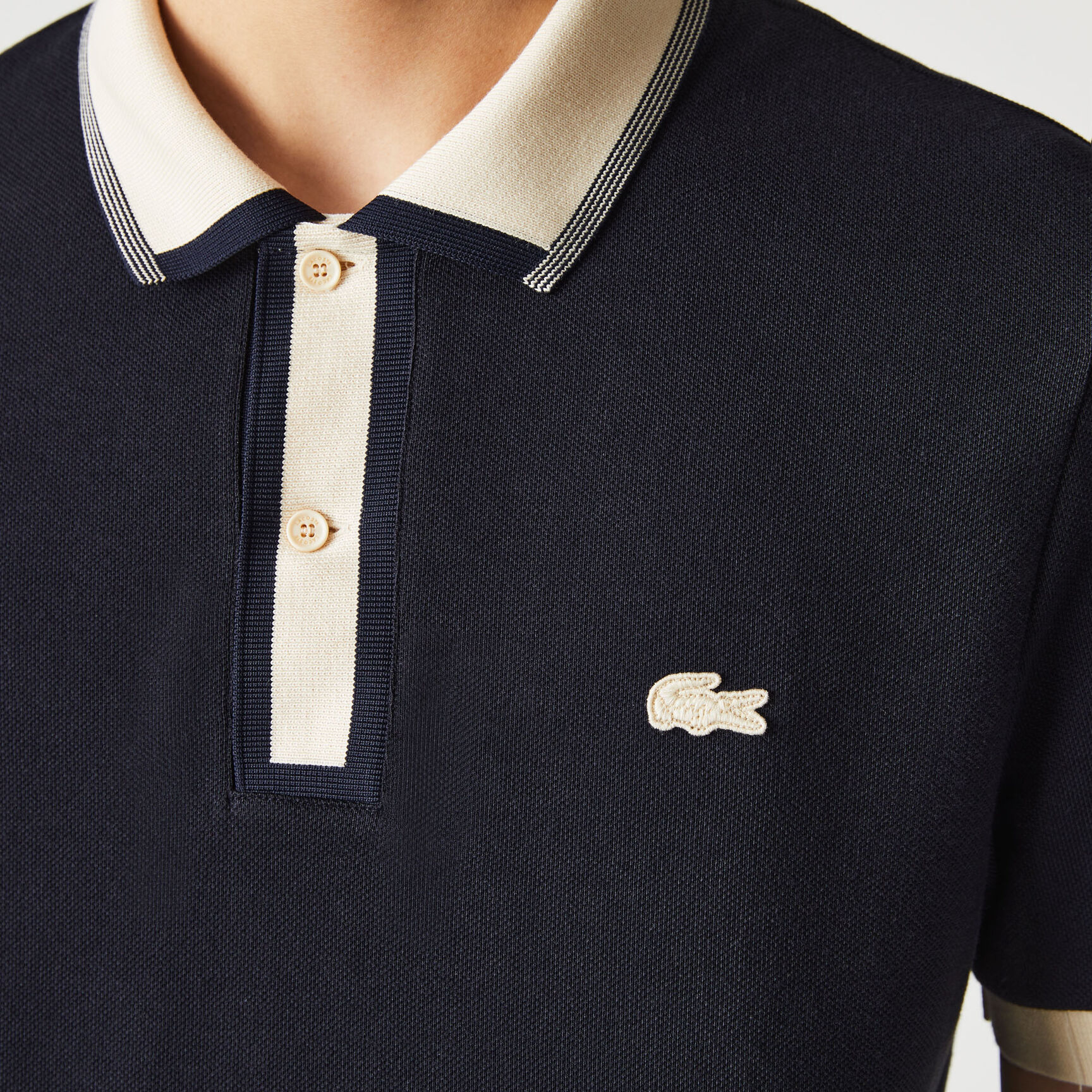 Men’s Lacoste Regular Fit Contrasting Accents Piqué Polo Men’s Lacoste Regular Fit Contrasting Accents Piqué Polo