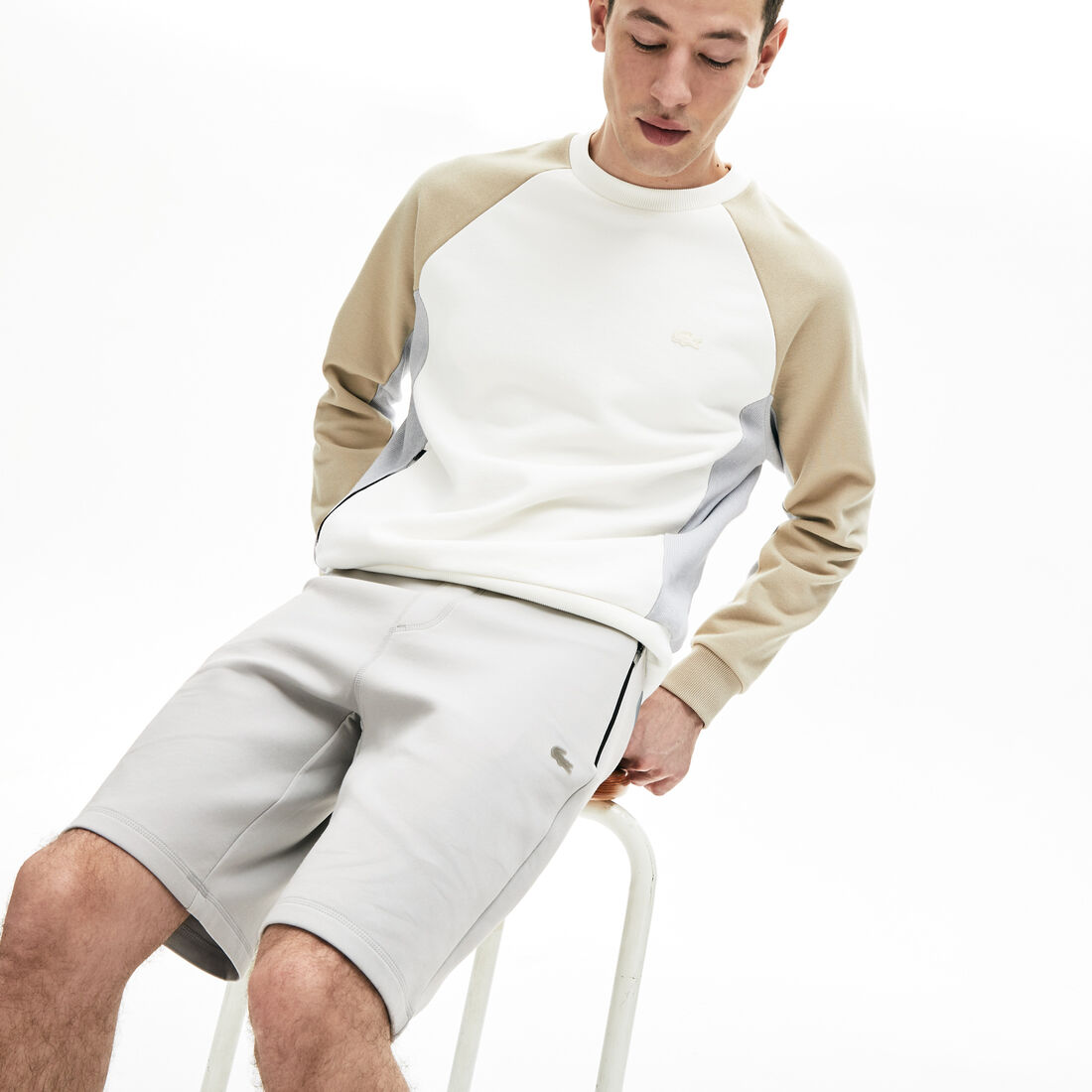 سروال قصير برمودا من القطن المرن للرجال من مجموعة Lacoste Motion سروال قصير برمودا من القطن المرن للرجال من مجموعة Lacoste Motion