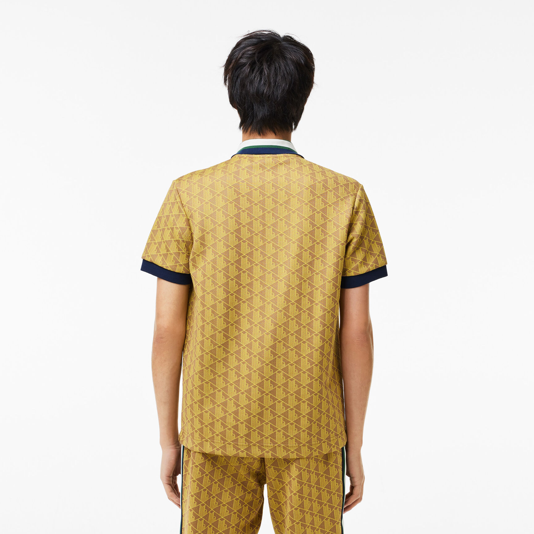 قميص بولو كلاسيكي بقصّة كلاسيكية من قماش الجاكار أحادي اللون قميص بولو كلاسيكي بقصّة كلاسيكية من قماش الجاكار أحادي اللون