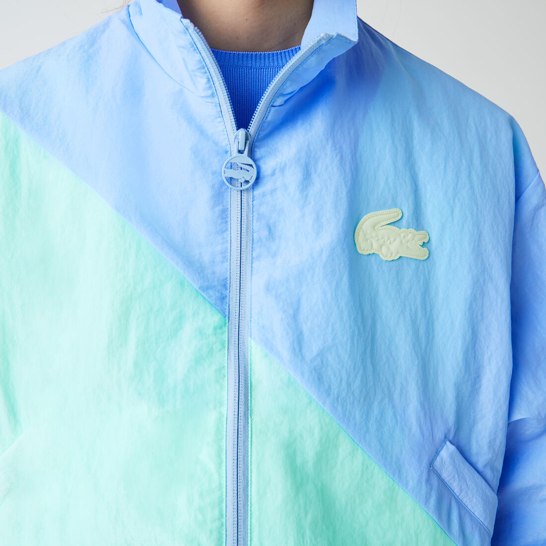 سترة بسحاب واقية من الرياح للنساء مزدوجة اللون من مجموعة Lacoste LIVE سترة بسحاب واقية من الرياح للنساء مزدوجة اللون من مجموعة Lacoste LIVE