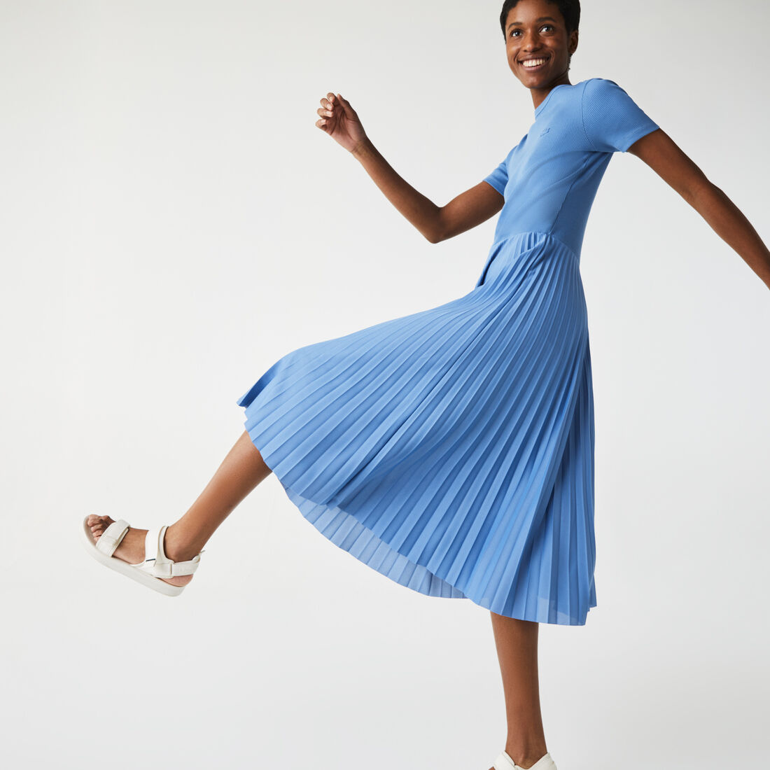 فستان بطيات متعرج الملمس متوسط الطول للنساء فستان بطيات متعرج الملمس متوسط الطول للنساء