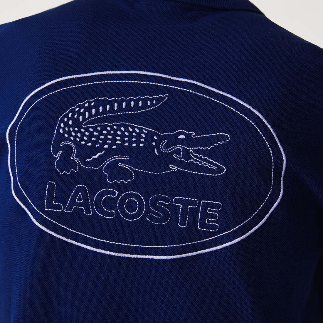 قميص بولو من بيكيه القطن للرجال شعار مطرز وقصة عادية قميص بولو من بيكيه القطن للرجال شعار مطرز وقصة عادية